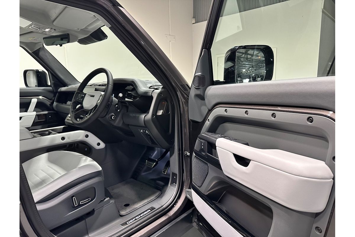 2025 Land Rover Defender 110 P635 OCTA L663