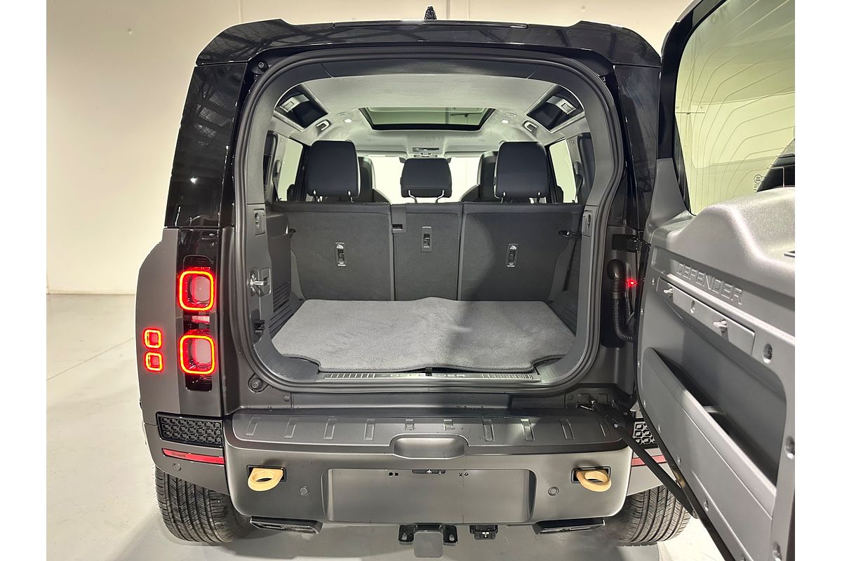 2025 Land Rover Defender 110 P635 OCTA L663