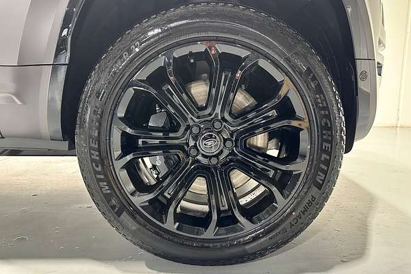 2025 Land Rover Defender 110 P635 OCTA L663