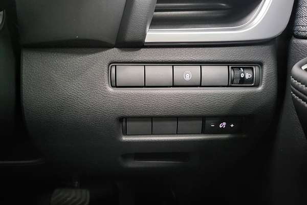2025 Nissan X-TRAIL ST T33