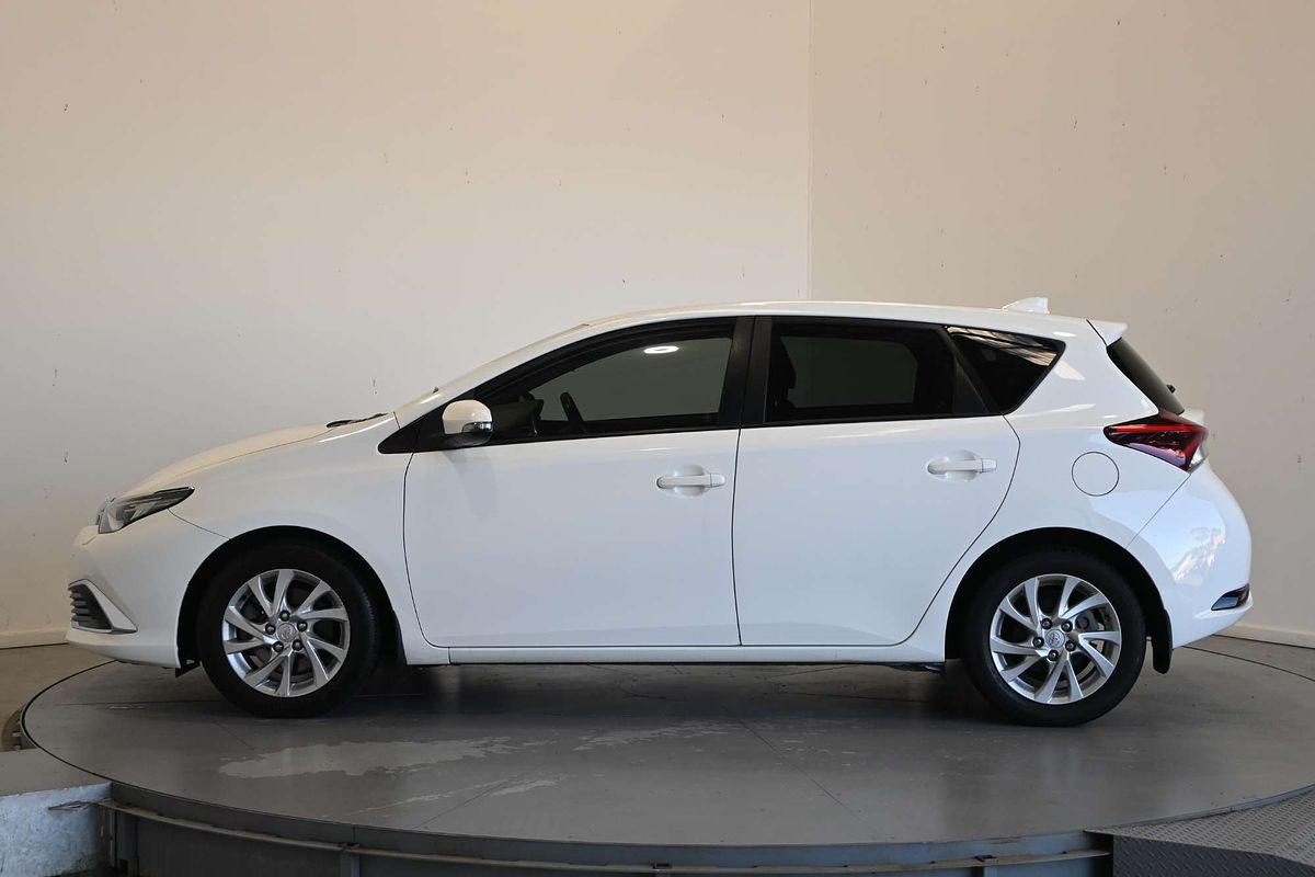 2017 Toyota Corolla Hybrid ZWE186R