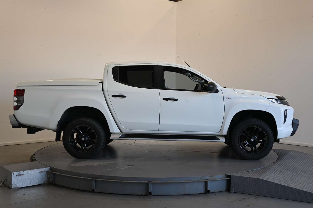 2018 Mitsubishi Triton GLX MR 4X4