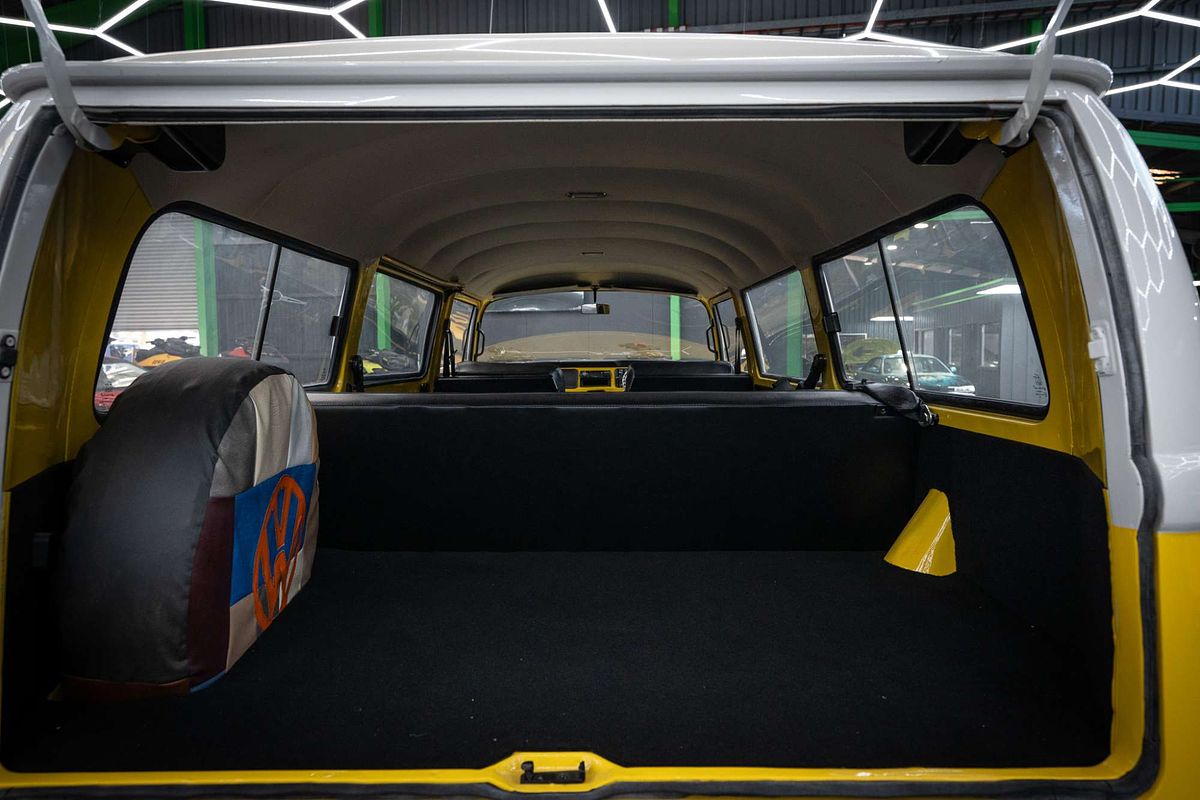 1971 Volkswagen Kombi Transporter Microbus Type 2