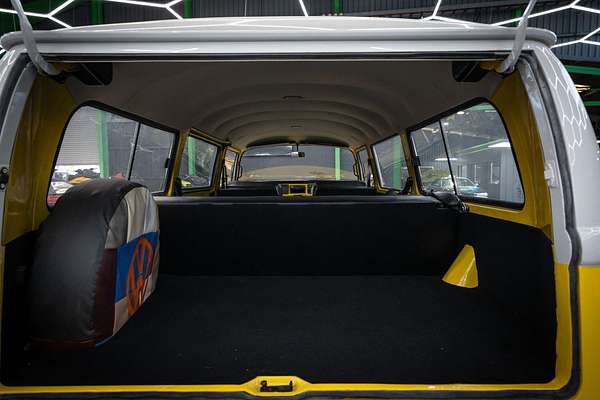 1971 Volkswagen Kombi Transporter Microbus Type 2