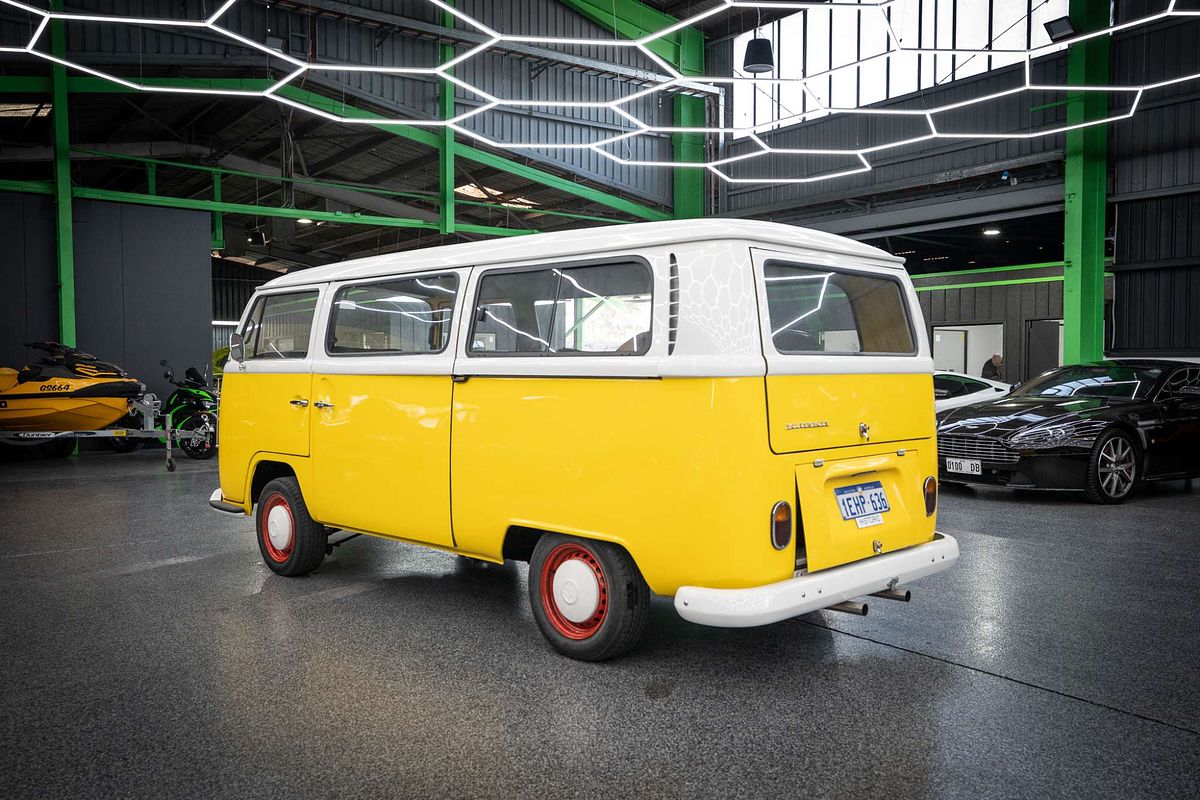1971 Volkswagen Kombi Transporter Microbus Type 2