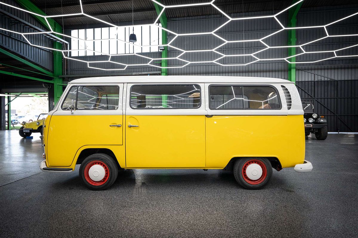 1971 Volkswagen Kombi Transporter Microbus Type 2