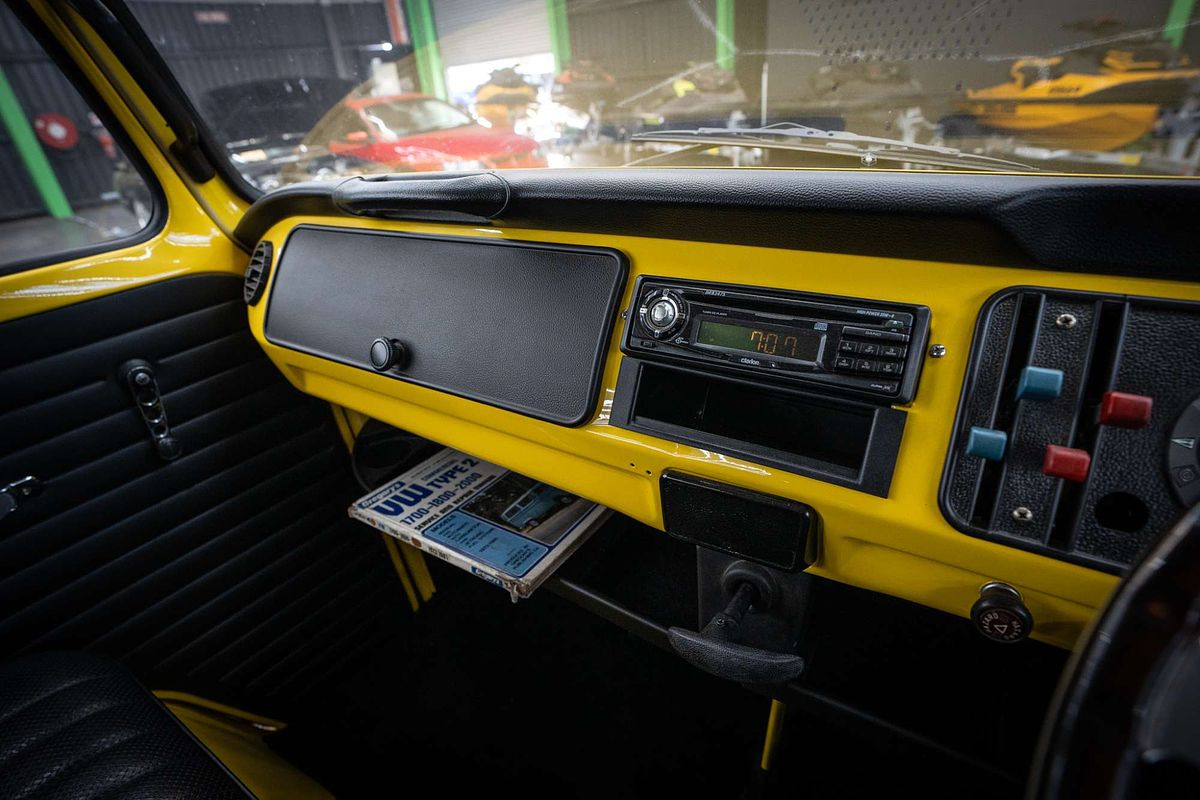 1971 Volkswagen Kombi Transporter Microbus Type 2
