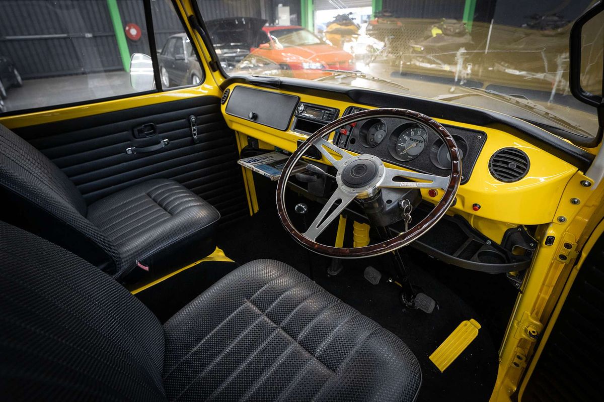 1971 Volkswagen Kombi Transporter Microbus Type 2