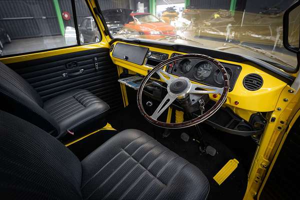 1971 Volkswagen Kombi Transporter Microbus Type 2