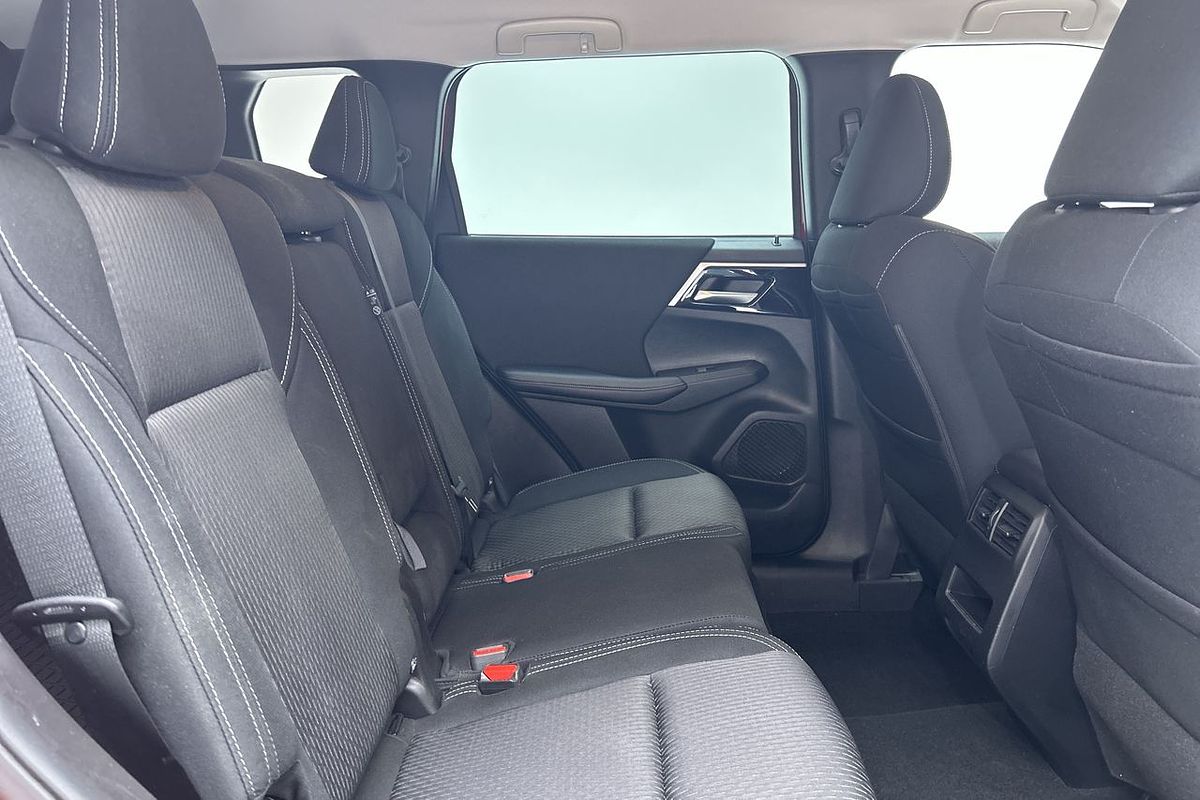 2023 Mitsubishi Outlander LS ZM