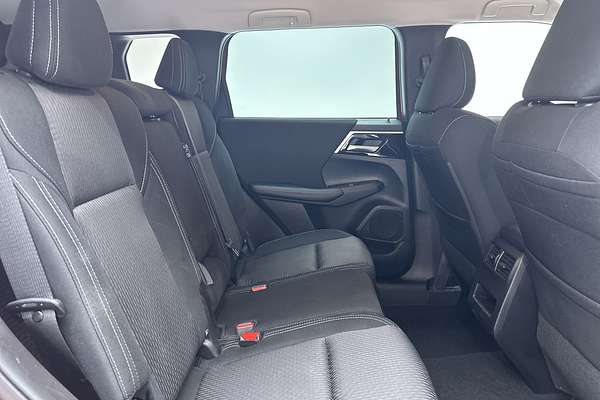 2023 Mitsubishi Outlander LS ZM