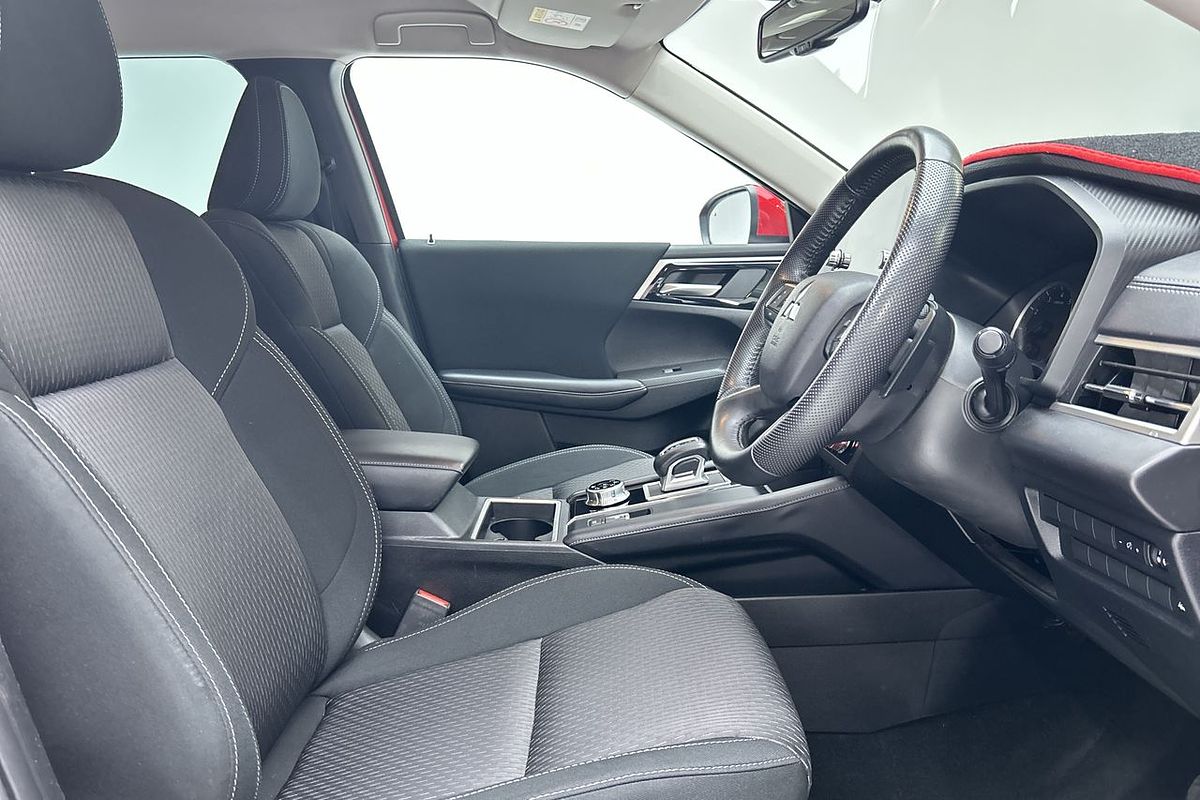 2023 Mitsubishi Outlander LS ZM