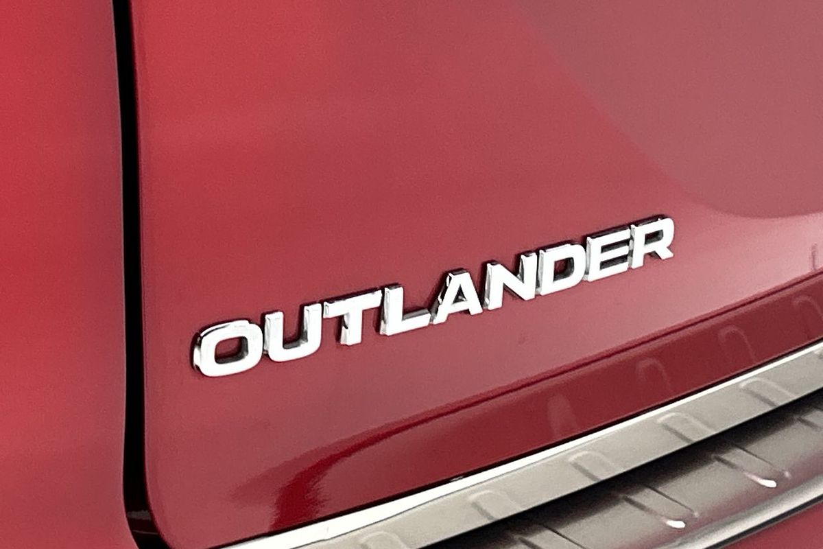 2023 Mitsubishi Outlander LS ZM