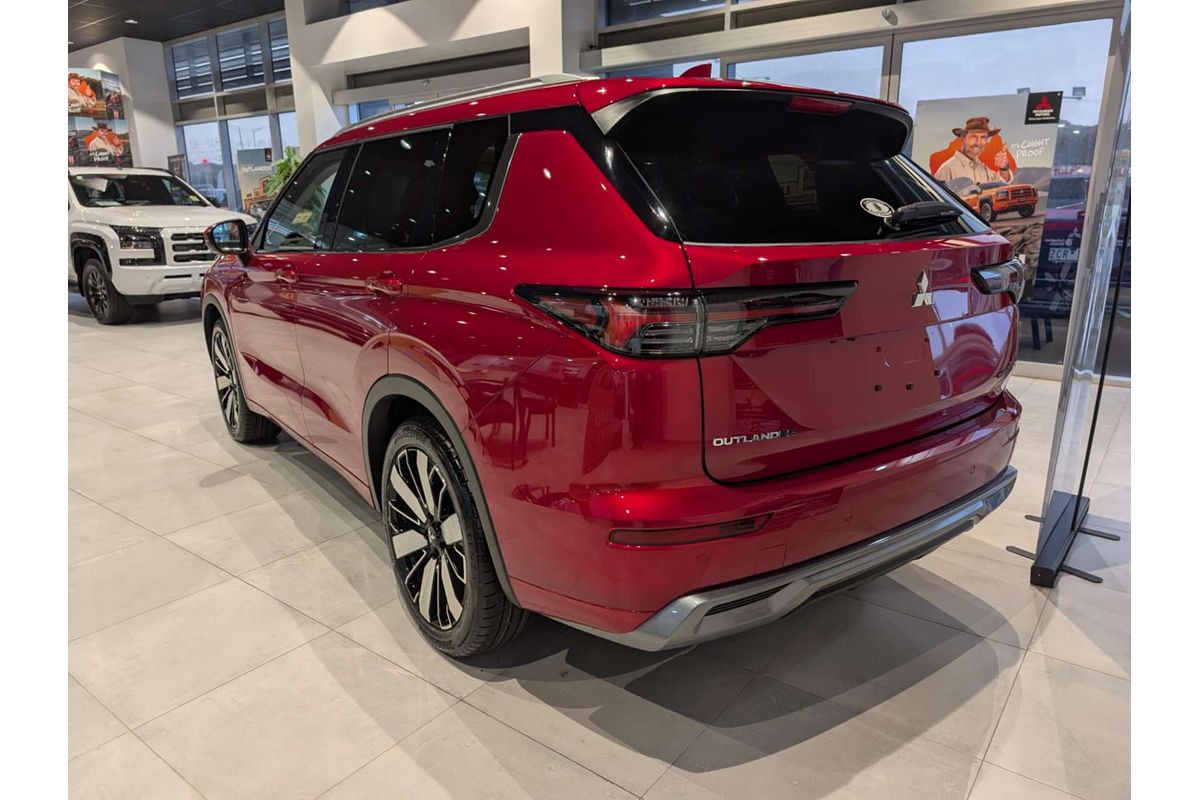 2025 Mitsubishi Outlander Exceed ZM