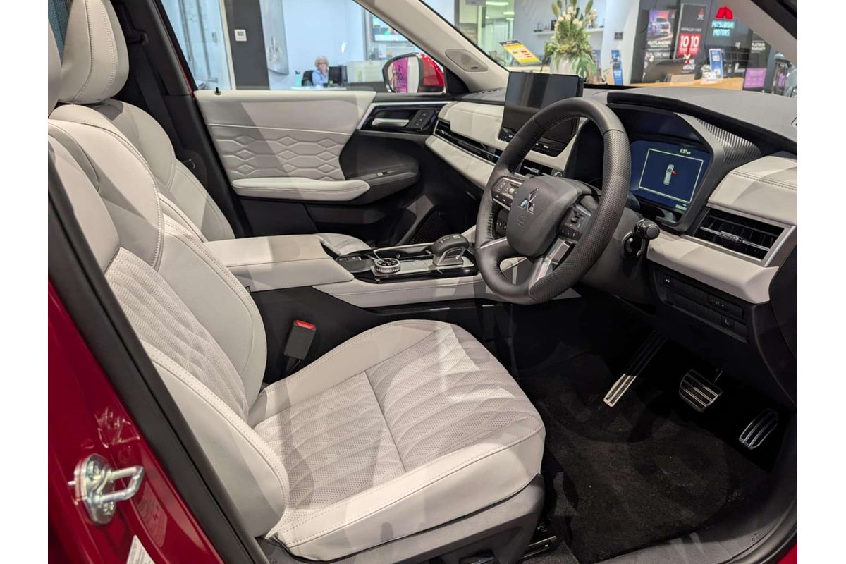 2025 Mitsubishi Outlander Exceed ZM