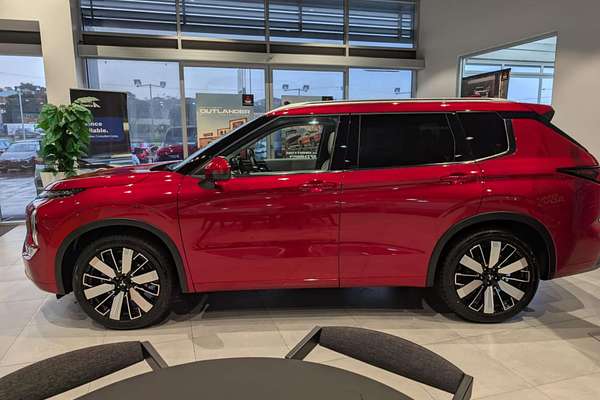 2025 Mitsubishi Outlander Exceed ZM