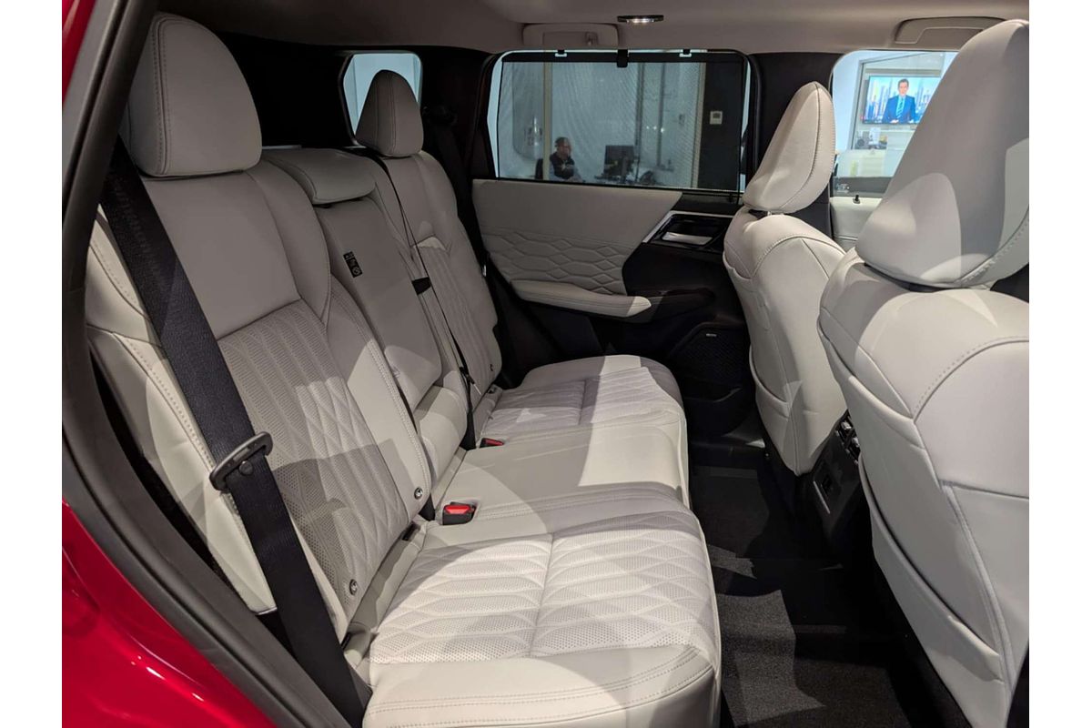 2025 Mitsubishi Outlander Exceed ZM