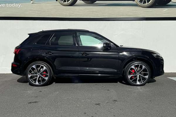 2024 Audi Q5 55 TFSI e S line FY