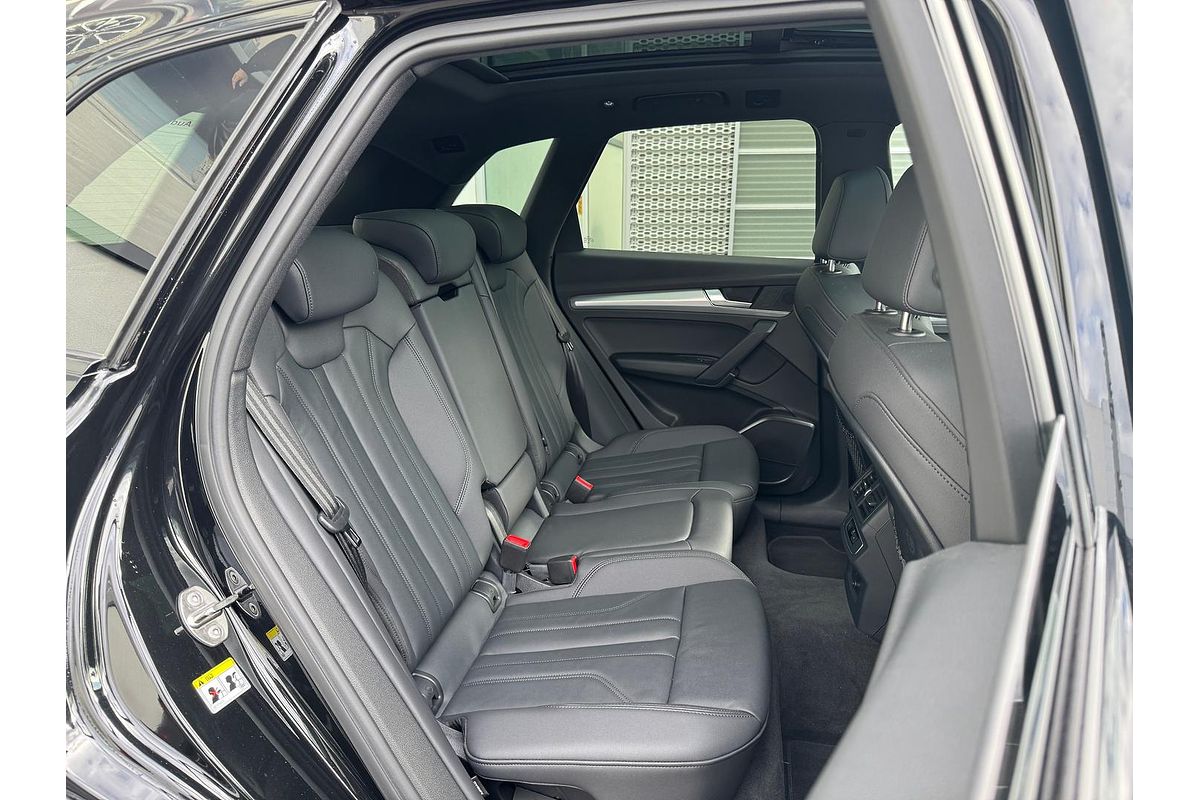 2024 Audi Q5 55 TFSI e S line FY