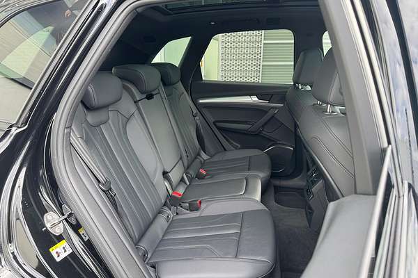 2024 Audi Q5 55 TFSI e S line FY