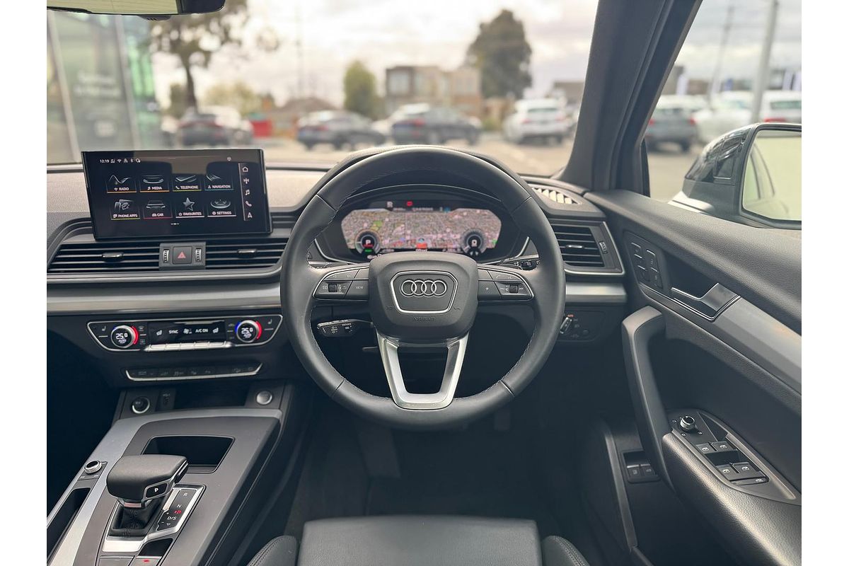 2024 Audi Q5 55 TFSI e S line FY