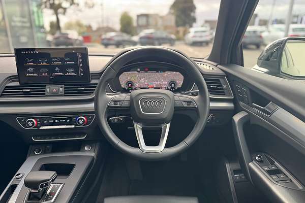 2024 Audi Q5 55 TFSI e S line FY