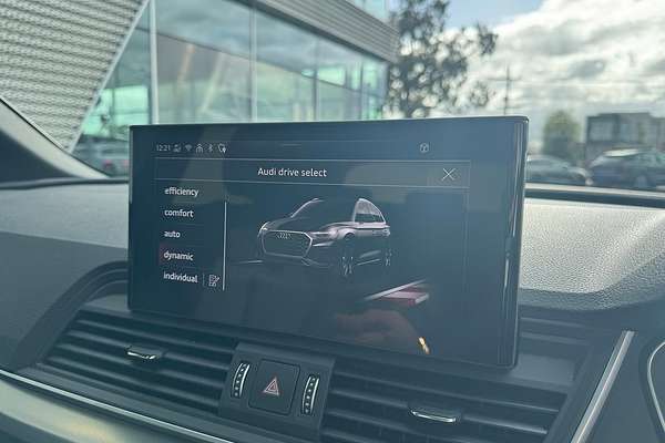 2024 Audi Q5 55 TFSI e S line FY