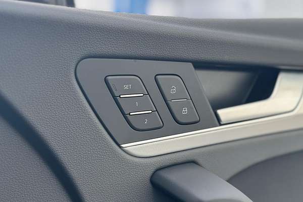 2024 Audi Q5 55 TFSI e S line FY