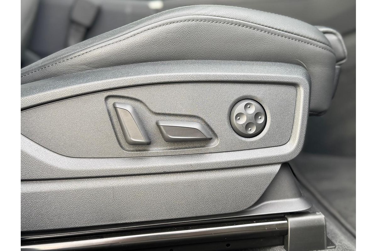 2024 Audi Q5 55 TFSI e S line FY