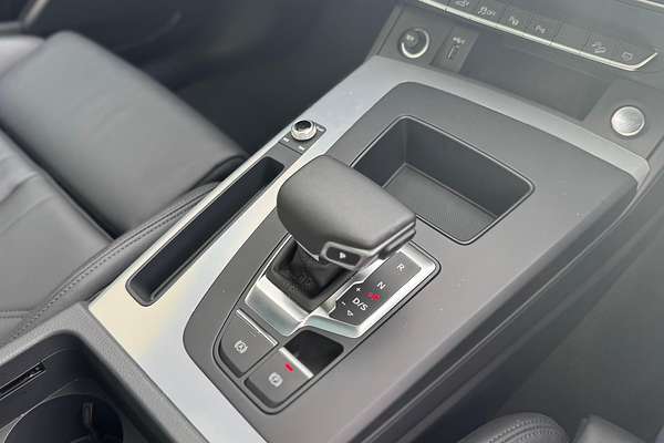 2024 Audi Q5 55 TFSI e S line FY