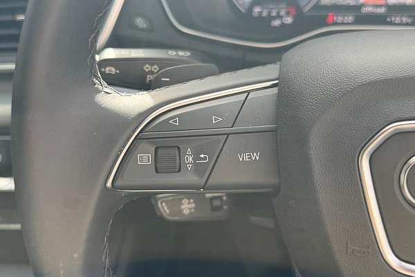 2024 Audi Q5 55 TFSI e S line FY