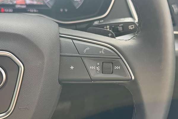 2024 Audi Q5 55 TFSI e S line FY