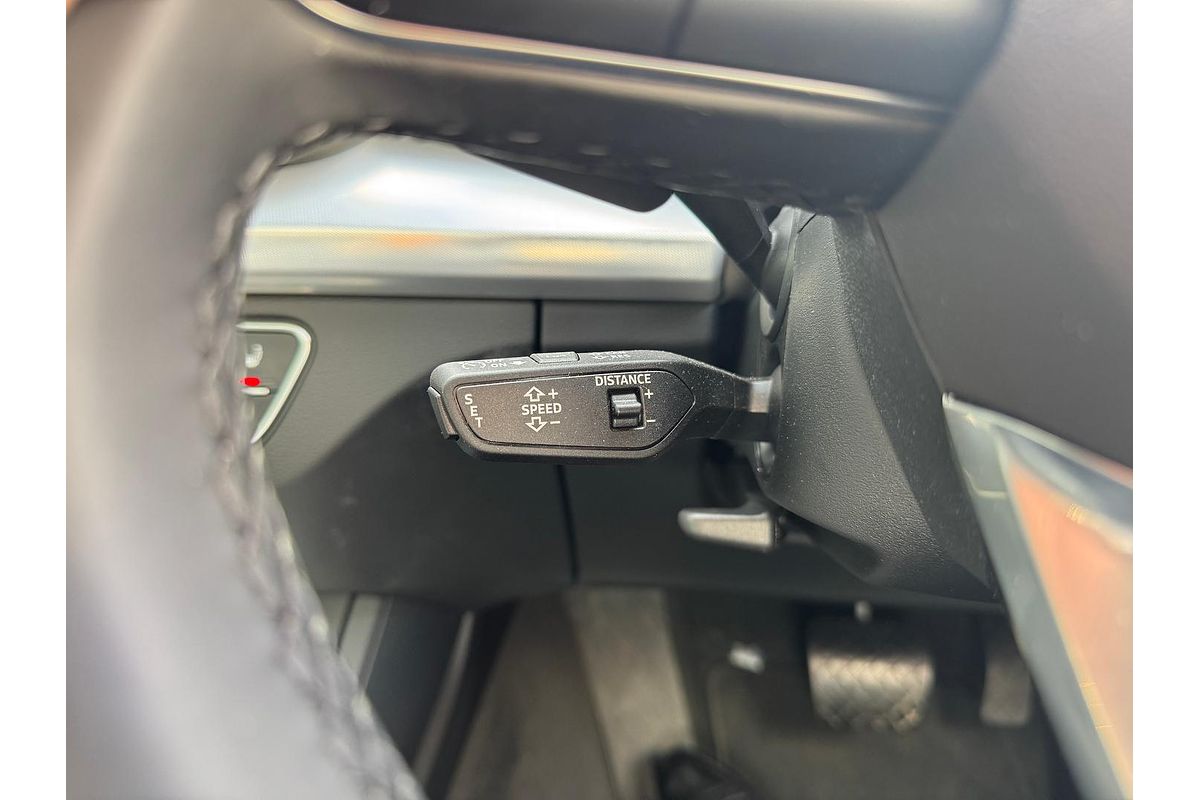 2024 Audi Q5 55 TFSI e S line FY