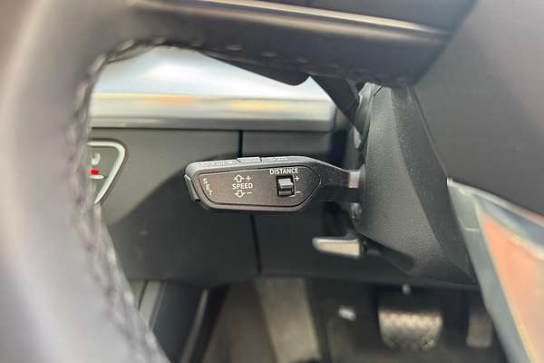 2024 Audi Q5 55 TFSI e S line FY