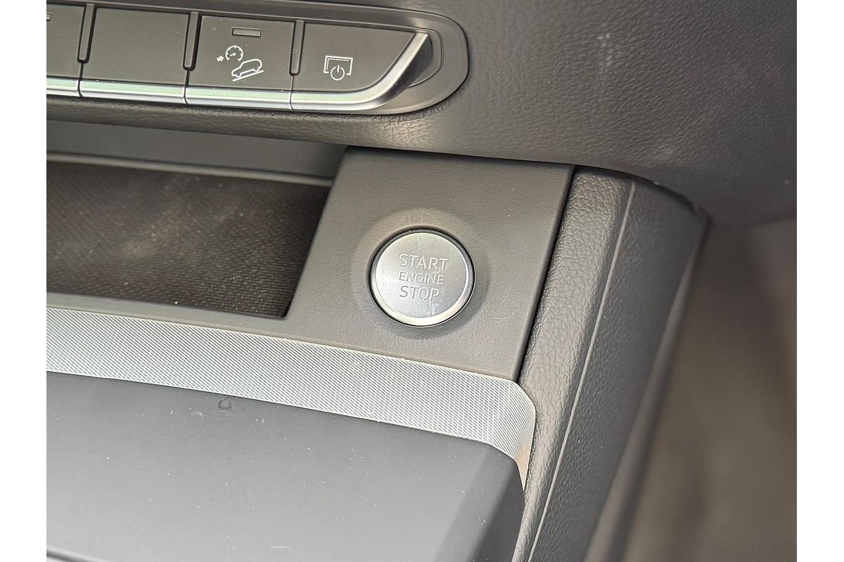 2024 Audi Q5 55 TFSI e S line FY