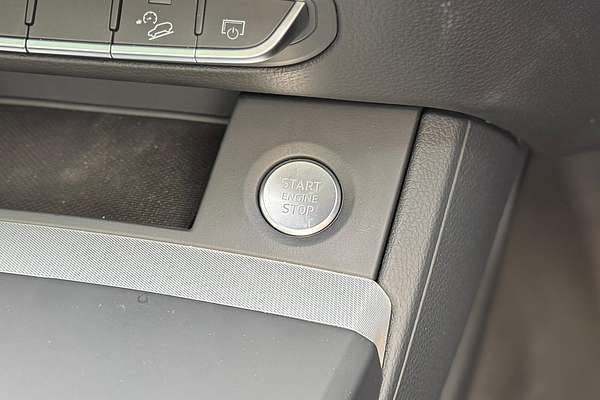 2024 Audi Q5 55 TFSI e S line FY