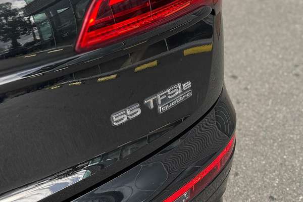 2024 Audi Q5 55 TFSI e S line FY