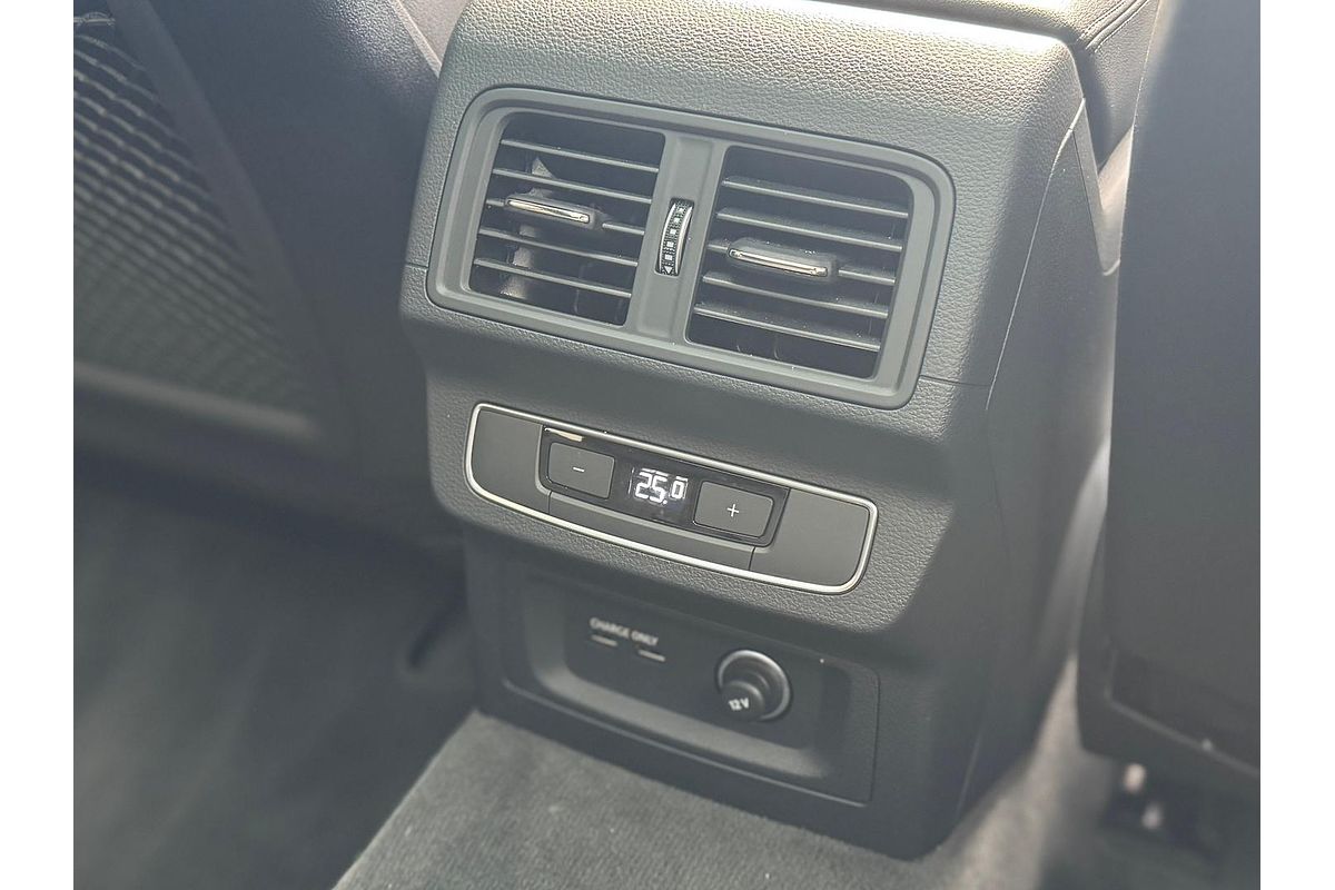 2024 Audi Q5 55 TFSI e S line FY