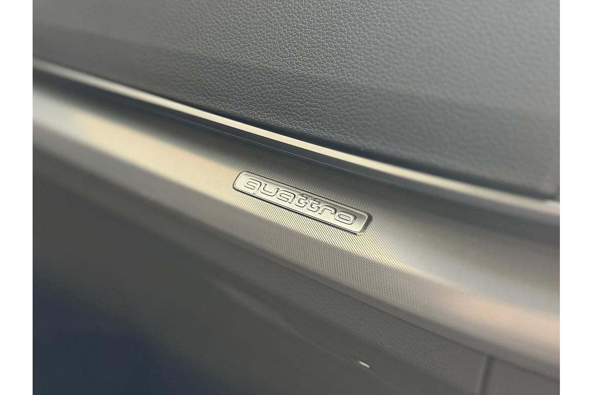 2024 Audi Q5 55 TFSI e S line FY