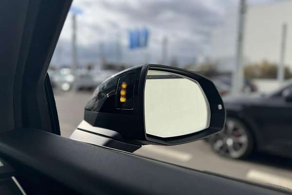 2024 Audi Q5 55 TFSI e S line FY