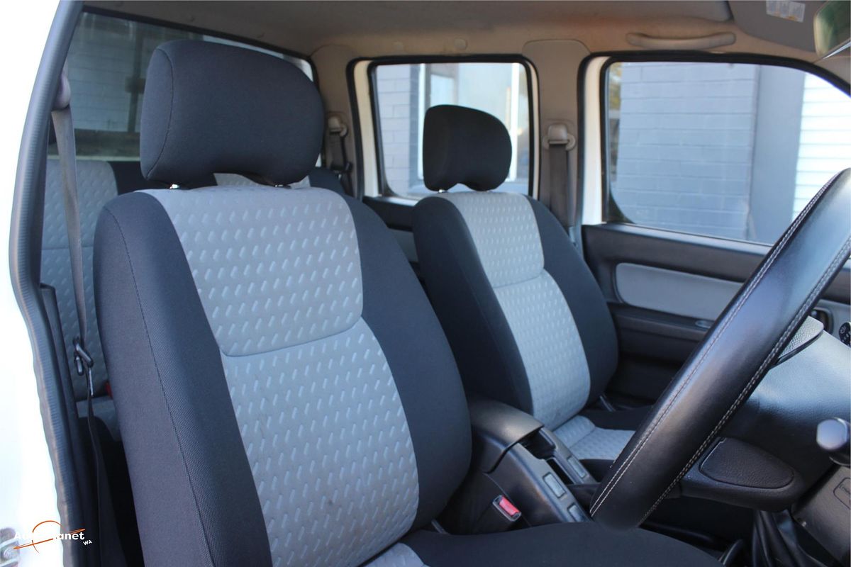 2009 Nissan Navara ST-R D22 4X4
