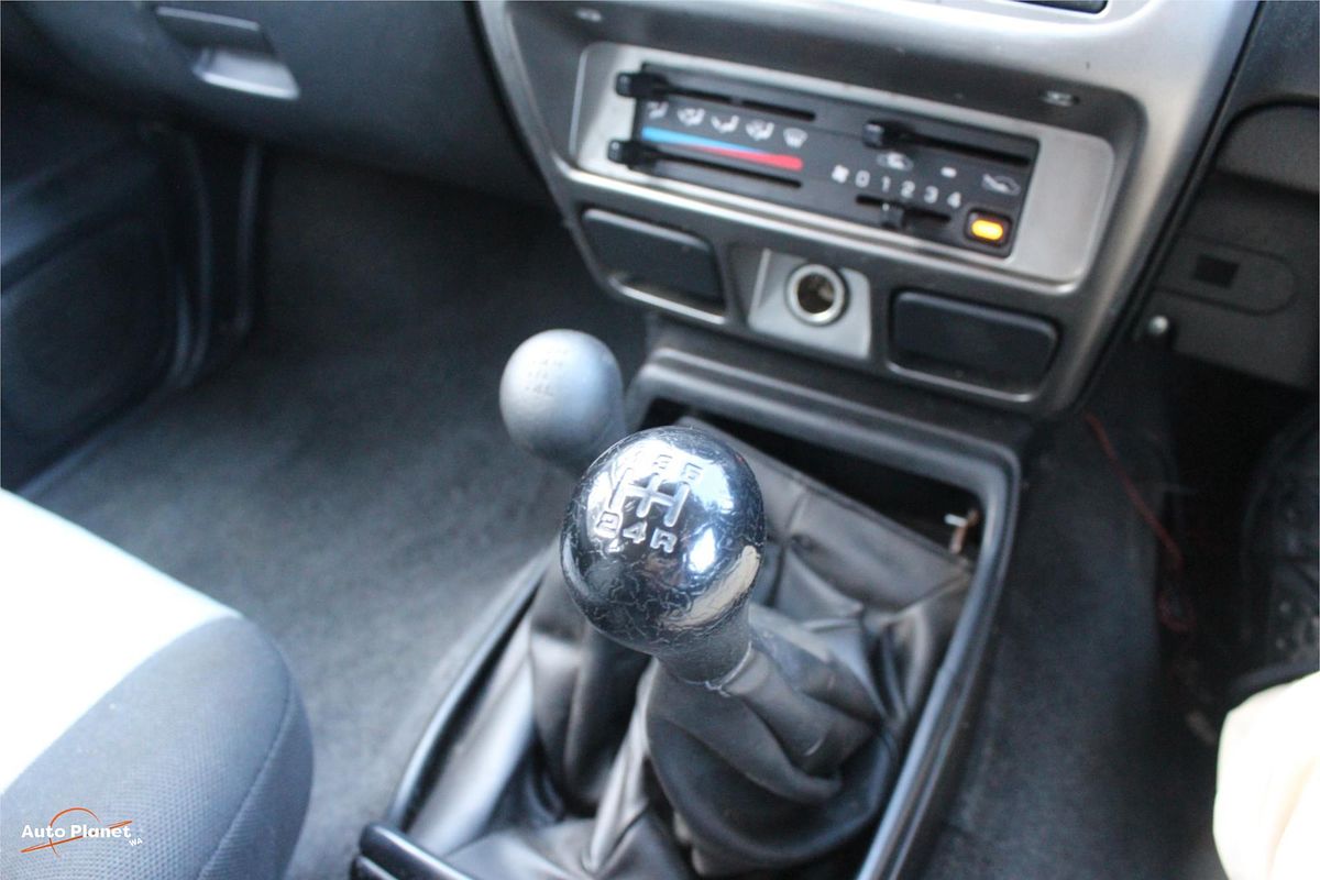 2009 Nissan Navara ST-R D22 4X4