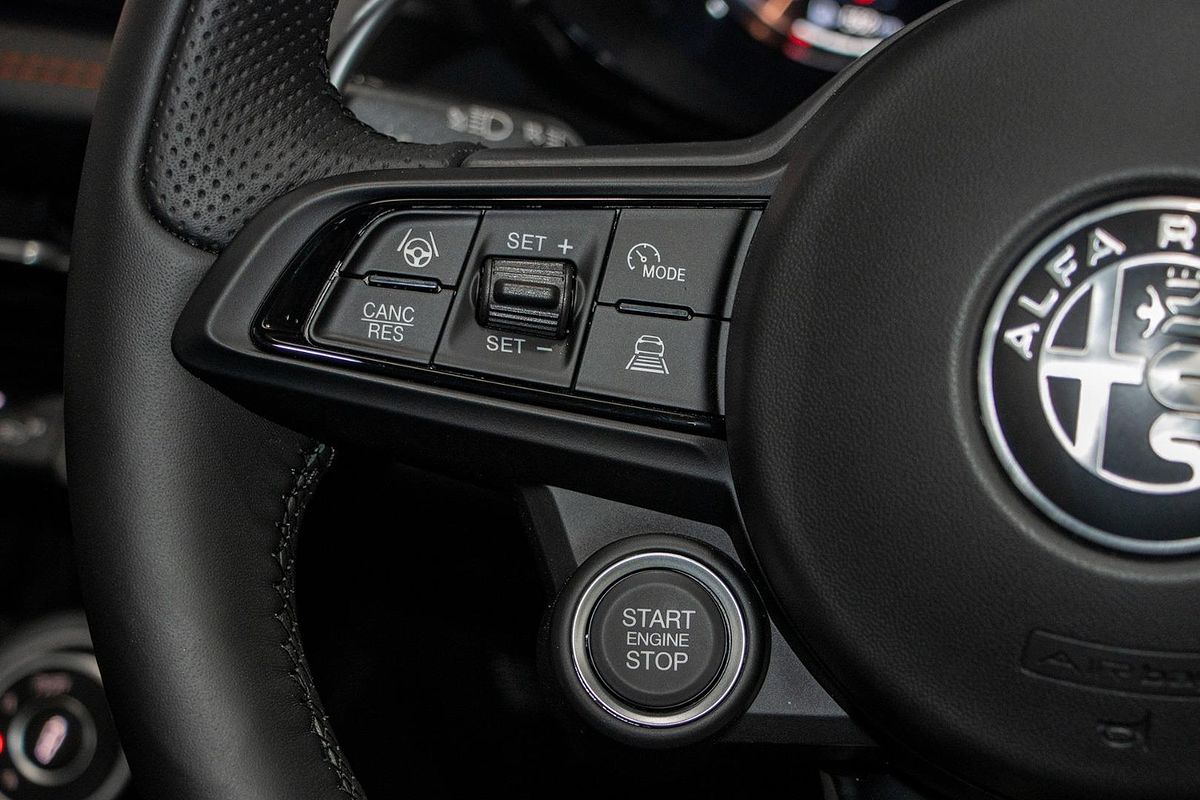 2025 Alfa Romeo Tonale Tributo Italiano Plug-In Hybrid Series 1
