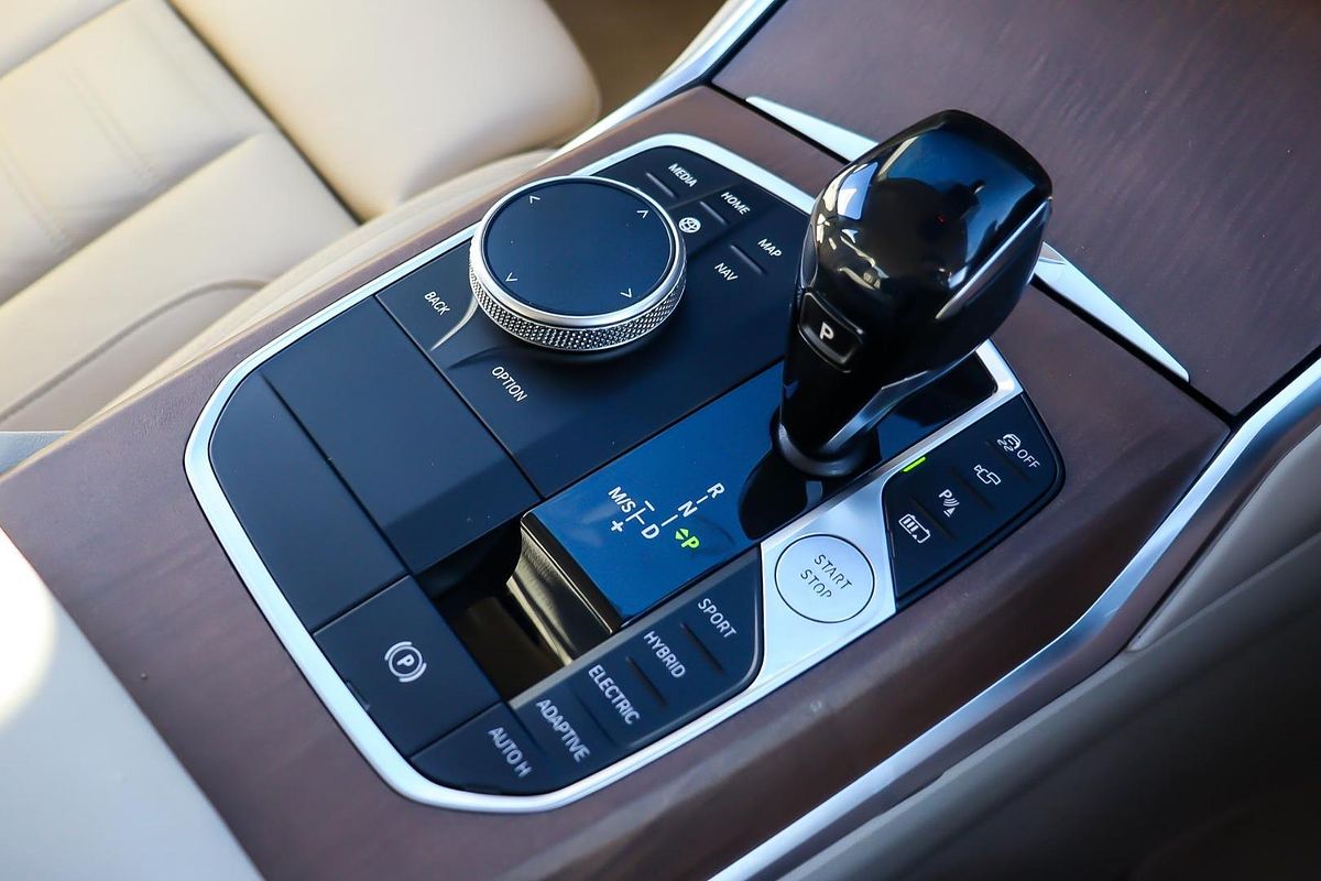 2020 BMW 3 Series 330e Luxury Line G20