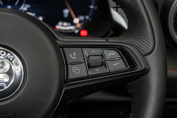 2025 Alfa Romeo Tonale Tributo Italiano Plug-In Hybrid Series 1
