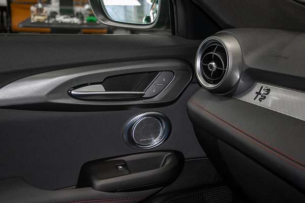 2025 Alfa Romeo Tonale Tributo Italiano Plug-In Hybrid Series 1