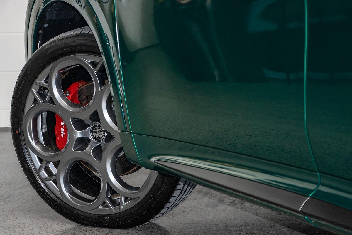 2025 Alfa Romeo Tonale Tributo Italiano Plug-In Hybrid Series 1