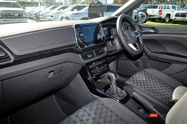 2025 Volkswagen T-Cross 85TSI R-Line D31