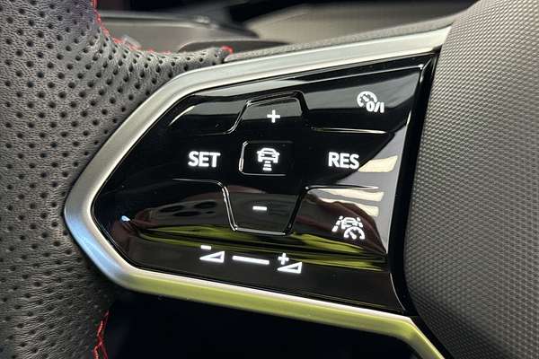 2024 Volkswagen Golf GTI 8