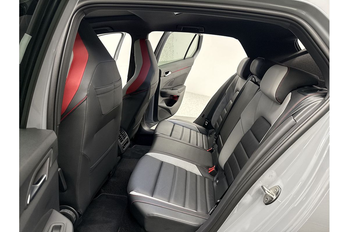 2024 Volkswagen Golf GTI 8